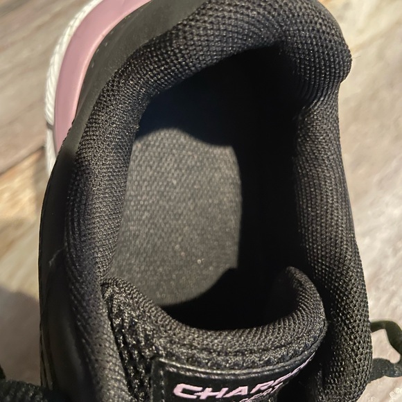 Under armor charged assert size 8 1/2 women’s shoe Has Scratch See Pics. Nice - Picture 15 of 16